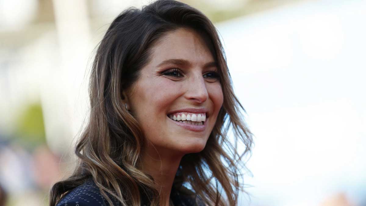 Laury Thilleman enflamme la Toile en bikini, elle dévoile son corps de rêve !